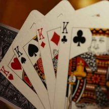 بازی کارتی مانی چگونه است؟ بازی کارتی مانی چگونه است؟